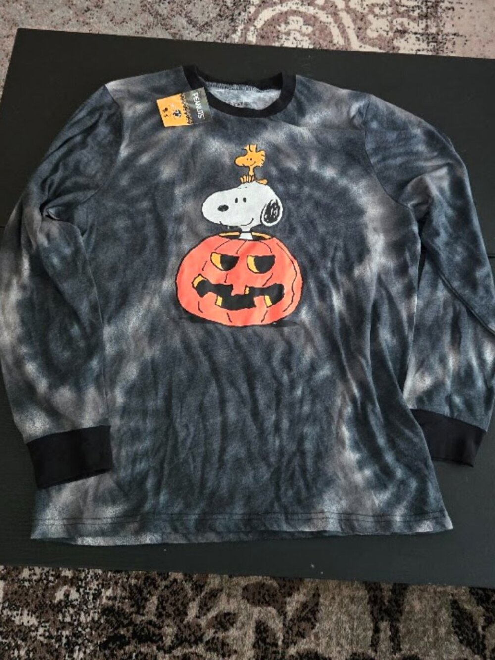 NWT Peanuts sz Med long sleeve woodstock / snoopy / pumpkin Halloween shirt